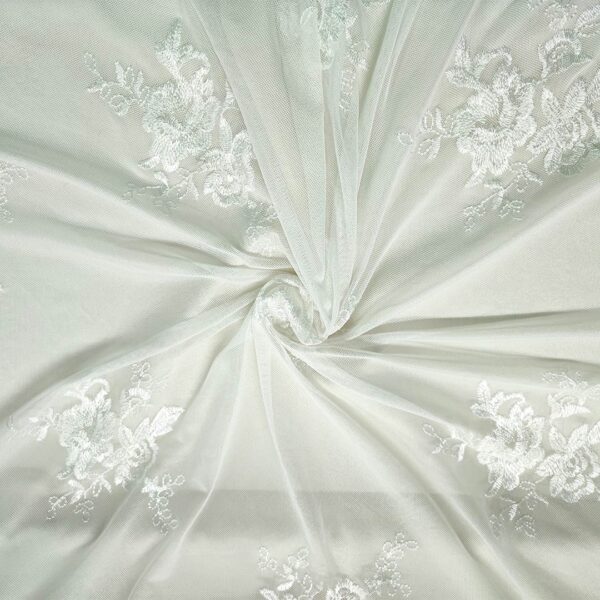 Tessuto Tulle elasticizzato ricamato motivo floreale bianco