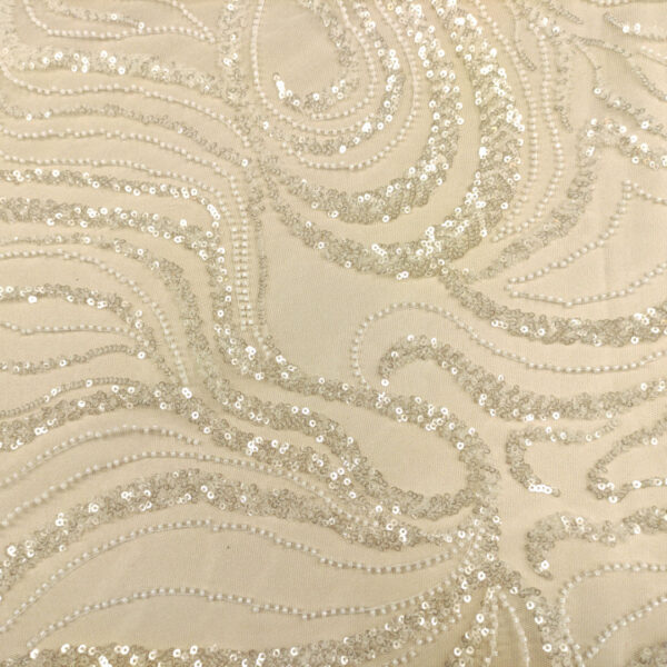 Tessuto Tulle mano seta ricamato con perline e paillettes motivo astratto bianco seta