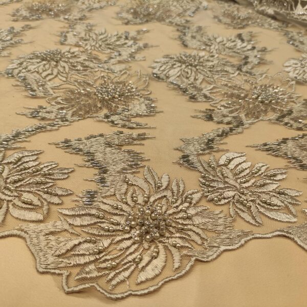 Tessuto Tulle - pizzo mano seta ricamato con pietre e con perle motivo astratto grigio