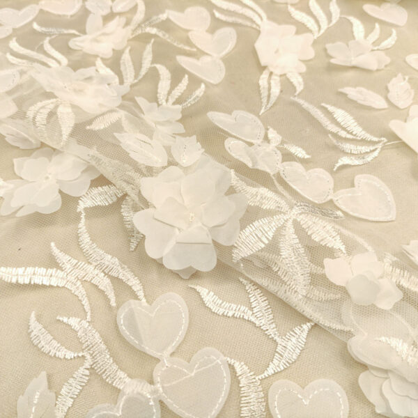 Tessuto Tulle mano seta ricamato con fiori in 3D  bianco