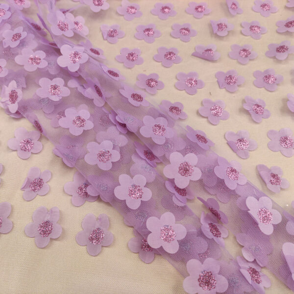Tessuto Tulle mano seta ricamato con fiori in 3D viola