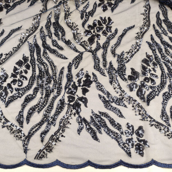 Tessuto Tulle mano seta ricamato con perline e paillettes motivo astratto blu