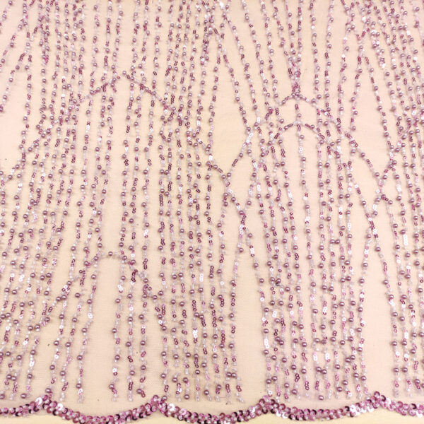Tessuto Tulle mano seta ricamato con perline e paillettes motivo astratto lilla