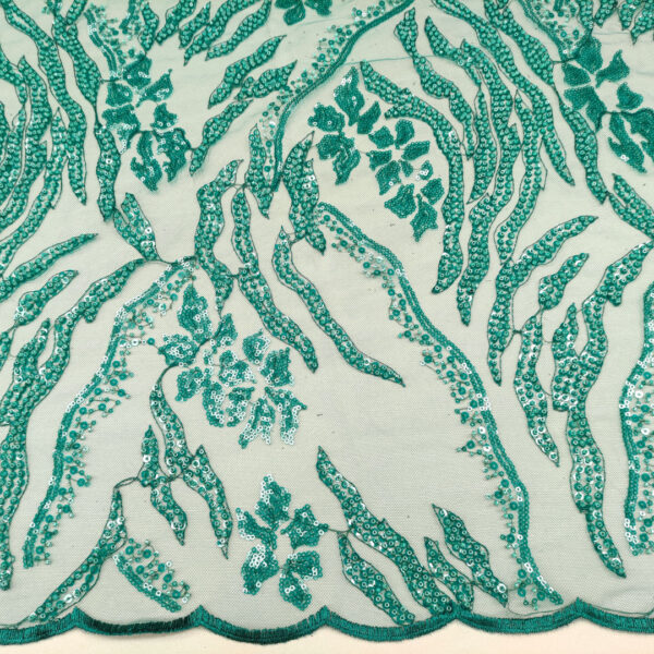 Tessuto Tulle mano seta ricamato con perline e paillettes motivo astratto smeraldo