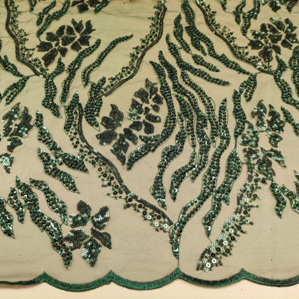Tessuto Tulle mano seta ricamato con perline e paillettes motivo astratto verde