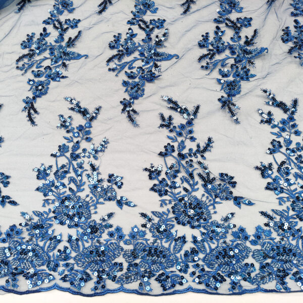 Tessuto Tulle mano seta ricamato con perline e paillettes motivo floreale blu elettrico