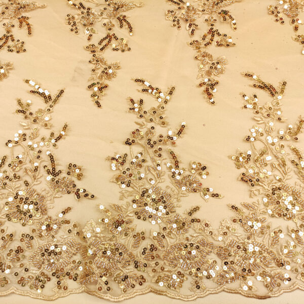 Tessuto Tulle mano seta ricamato con perline e paillettes motivo floreale oro