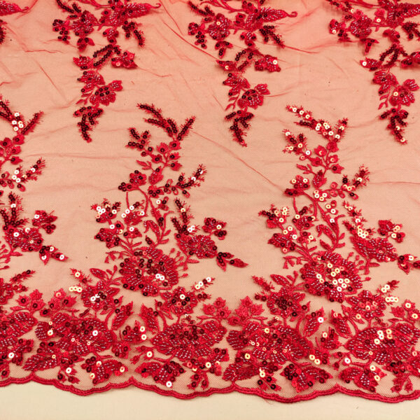 Tessuto Tulle mano seta ricamato con perline e paillettes motivo floreale rosso