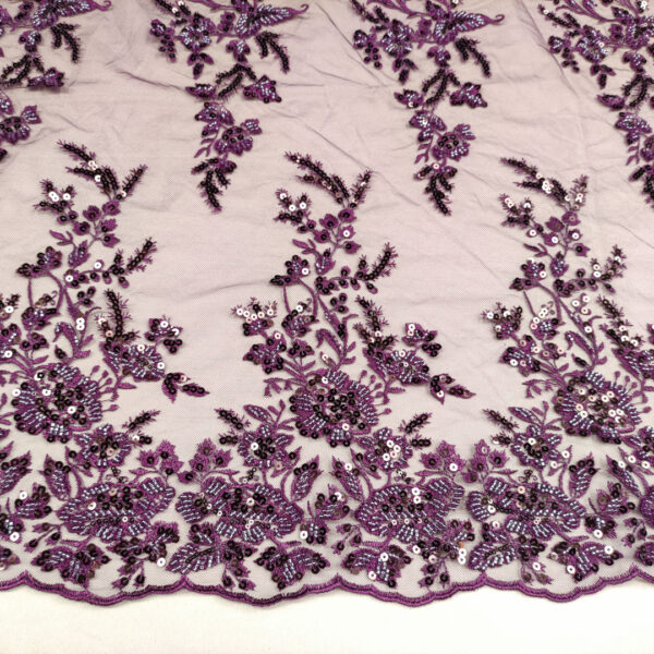 Tessuto Tulle mano seta ricamato con perline e paillettes motivo floreale vinaccio