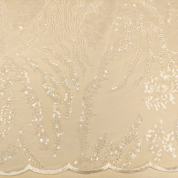 Tessuto Tulle mano seta ricamato con perline e paillettes motivo astratto bianco seta