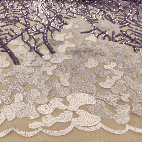 Tessuto Tulle - pizzo mano seta ricamato con paillettes motivo astratto lilla