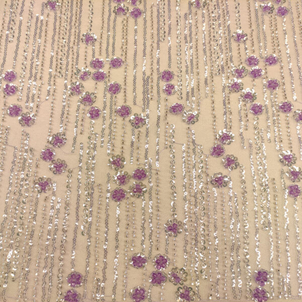 Tessuto Tulle mano seta ricamato con perline e paillettes motivo floreale bianco - glicine