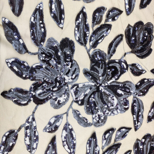 Tessuto Tulle mano seta ricamato con  paillettes motivo floreale blu carta da zucchero