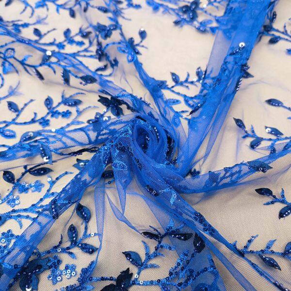 Tessuto Tulle ricamato con paillettes motivo floreale blu elettrico