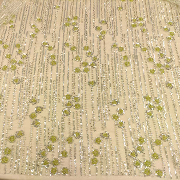 Tessuto Tulle mano seta ricamato con perline e paillettes motivo floreale argento - verde acido