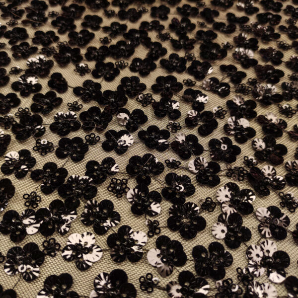 Tessuto Tulle mano seta ricamato paillettes motivo floreale nero