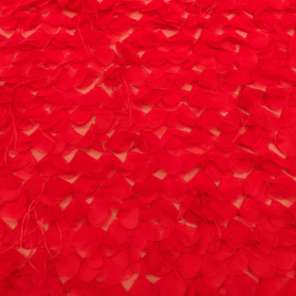 Tessuto Tulle mano seta ricamato con petali in 3D rosso
