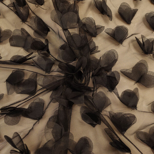 Tessuto Tulle mano seta ricamato con petali in 3D nero