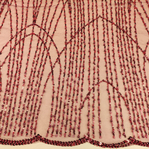 Tessuto Tulle mano seta ricamato con perle e pietre motivo astratto rosso
