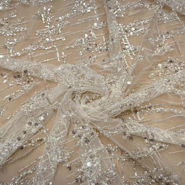 Tessuto Tulle ricamato con pietre e con paillettes motivo astratto panna