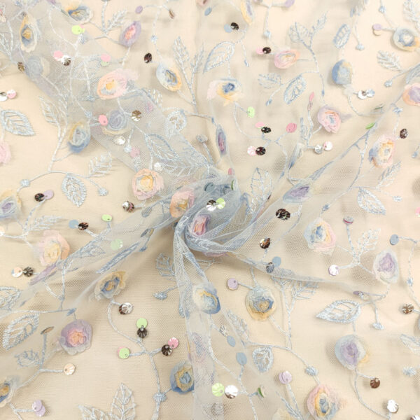 Tessuto Tulle mano seta ricamato motivo floreale celeste