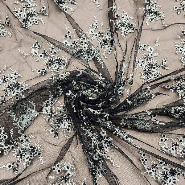 Tessuto Tulle ricamato con perle e con pietre motivo floreale nero - platino