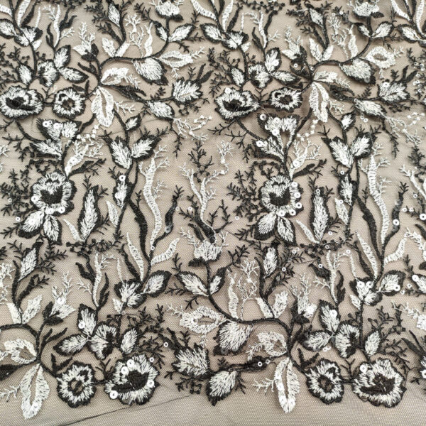 Tessuto Tulle mano seta ricamato motivo floreale bianco - nero