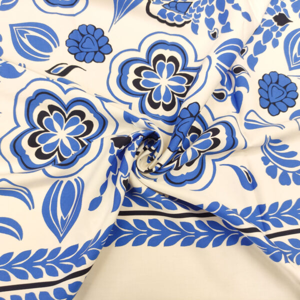 Tessuto Viscosa a fantasia motivo floreale bianco - blu elettrico