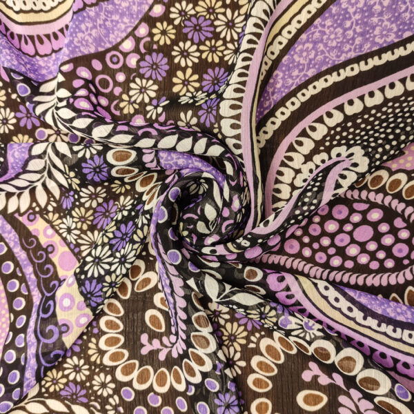 Tessuto Georgette a fantasia motivo floreale cashmere viola - lilla - nero - bianco