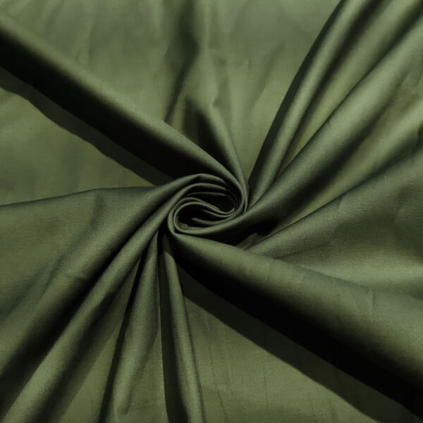 Tessuto Rasatello di cotone in tinta unita verde militare 2026