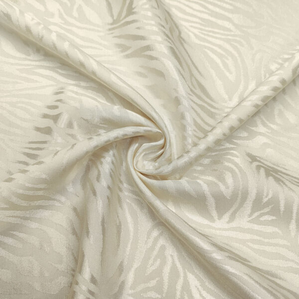Tessuto Satin leggero elasticizzato jacquard motivo animalier avorio