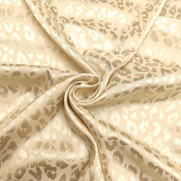 Tessuto Satin leggero elasticizzato jacquard motivo animalier beige