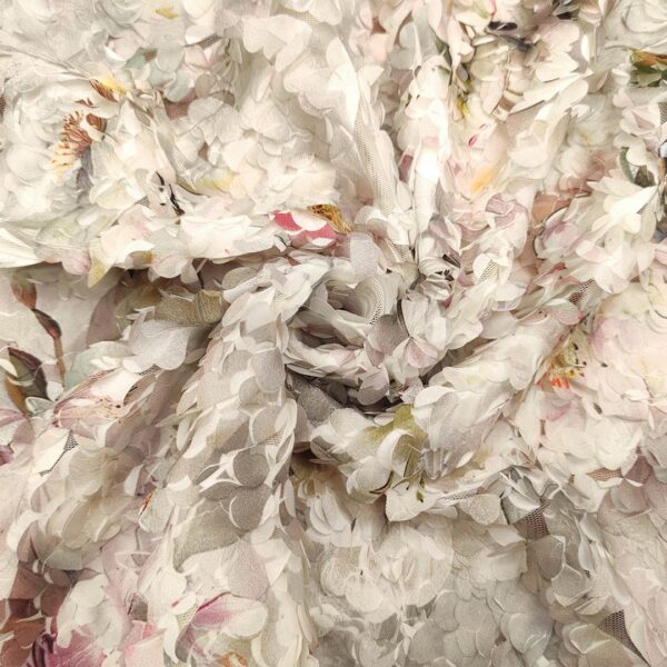Tessuto Tulle mano seta ricamato con petali in 3D a fantasia motivo floreale bianco - grigio - rosa antico