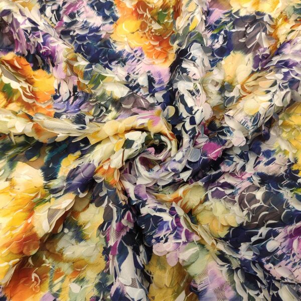Tessuto Tulle mano seta ricamato con petali in 3D a fantasia motivo floreale blu - giallo - viola
