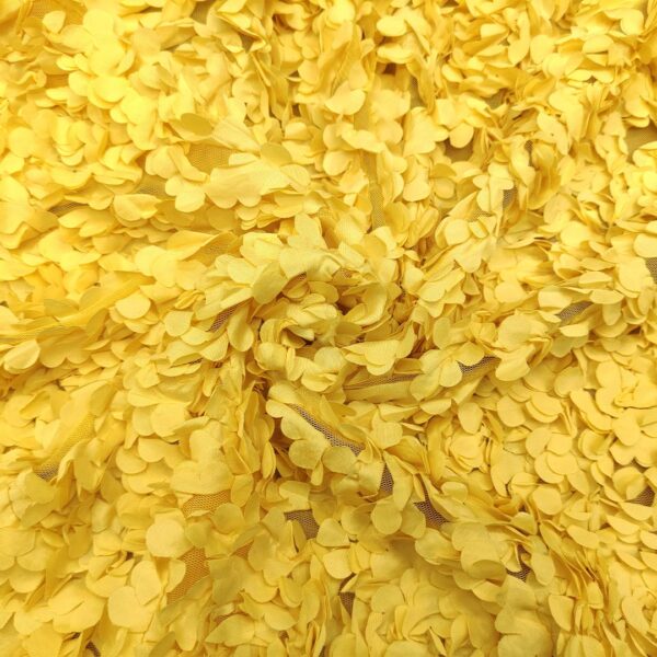 Tessuto Tulle mano seta ricamato con petali in 3D tinta unita giallo