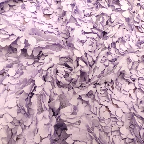 Tessuto Tulle mano seta ricamato con petali in 3D tinta unita lilla