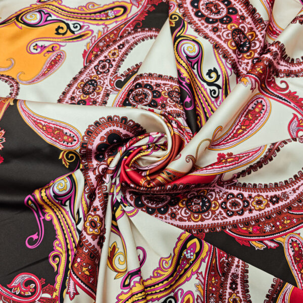 Tessuto Satin a fantasia motivo floreale cashmere panna - bordeaux - cioccolato