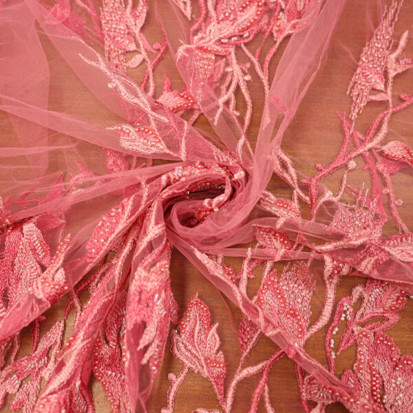 Scampolo Tessuto tulle ricamato fucsia