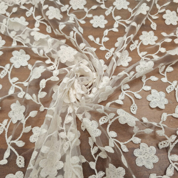 Tessuto Tulle ricamato motivo floreale tinta unita bianco naturale