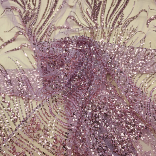Tessuto Tulle mano seta ricamato con paillettes e con perline motivo astratto glicine