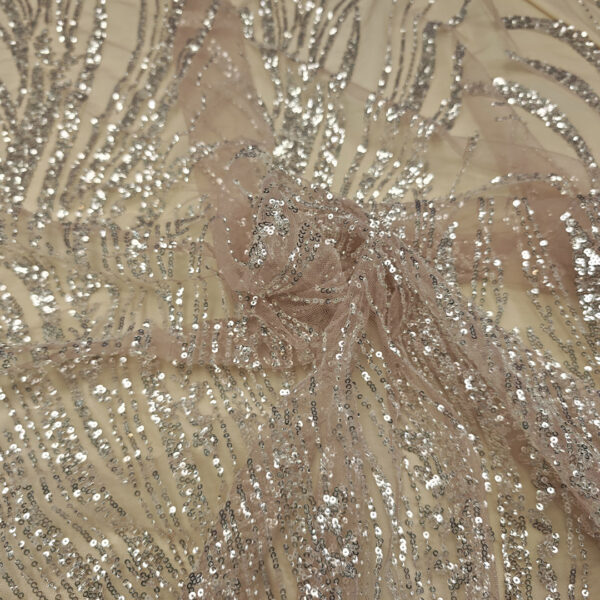 Tessuto Tulle mano seta ricamato con paillettes e con perline motivo astratto rosa cipria argento