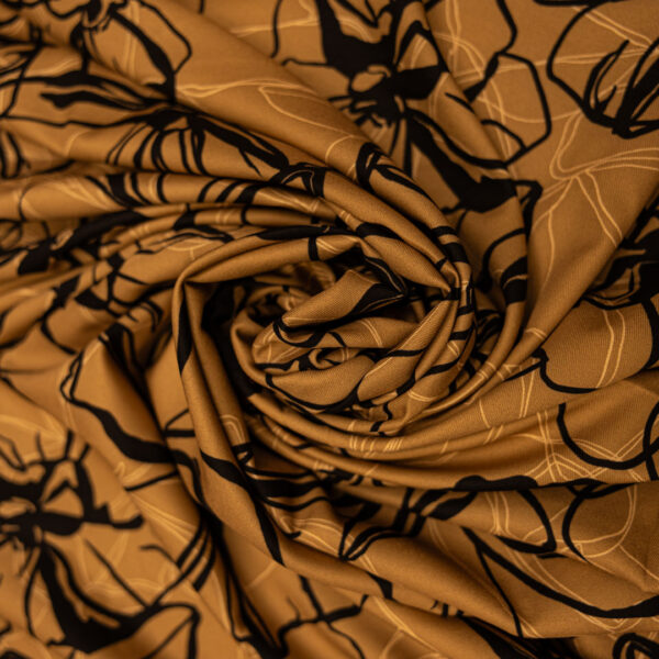 Tessuto Crepe elasticizzato a fantasia motivo floreale cammello nero