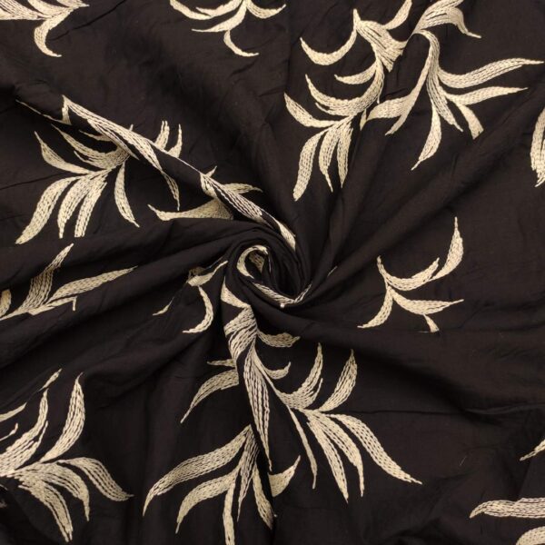 Tessuto Mussola di Cotone ricamato motivo floreale  nero beige