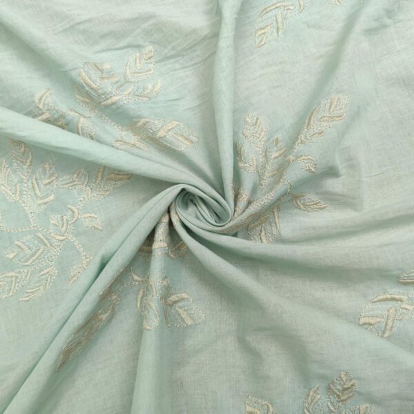 Tessuto Mussola di Cotone ricamato motivo floreale acquamarina beige