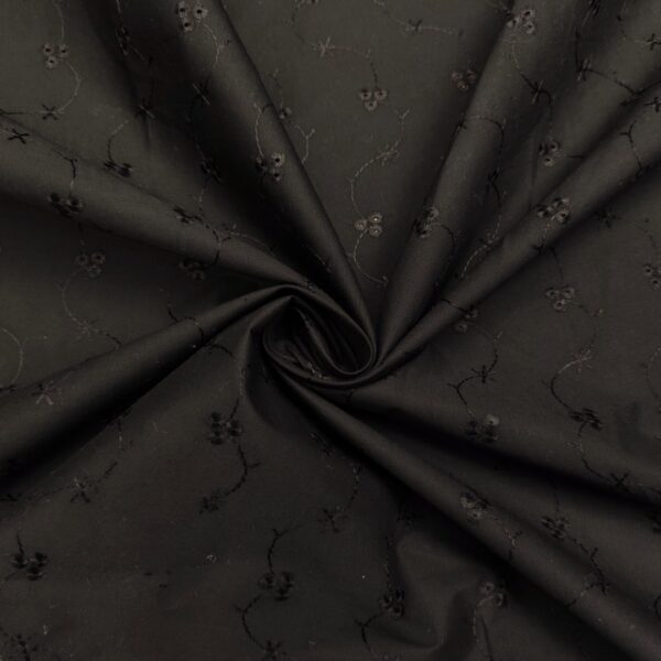 Tessuto Gabardine di cotone ricamato motivo floreale nero